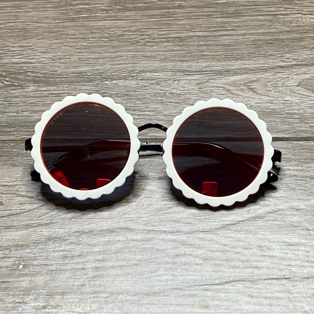 Diff White Dixie Flower Sunglasses